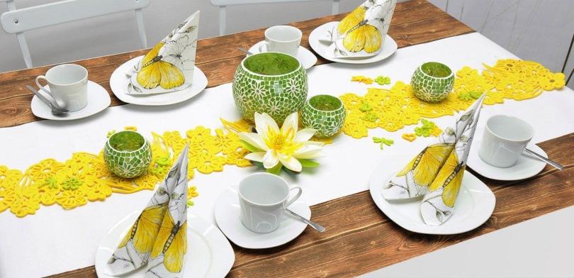Tischdekoration-Gelb-mit-Lotus-und-Servietten