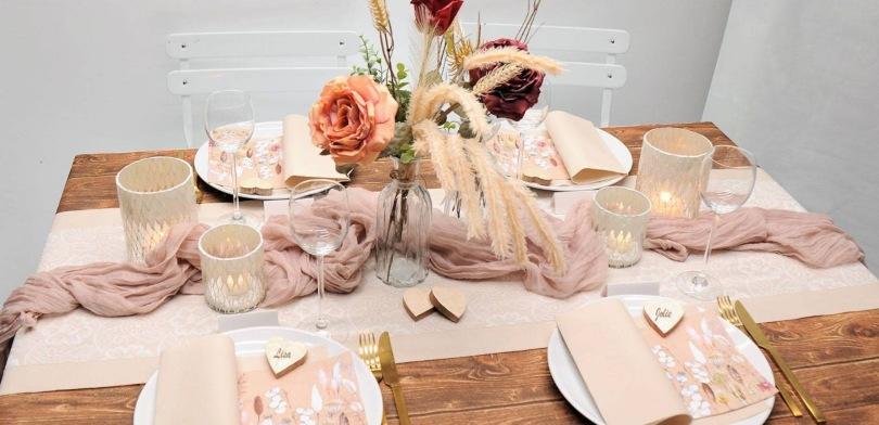 Tischdekoration-Hochzeit-Blush-Rosa-mit-Tischläufer-und-Servietten - Ausgefallene Hochzeitsdeko Ideen